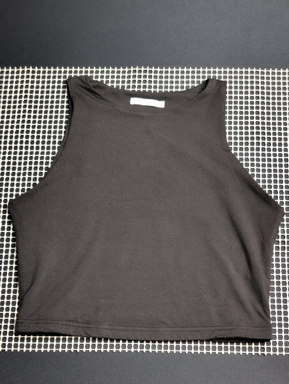 ReoRia Black Sleeveless High-Neck Crop Top